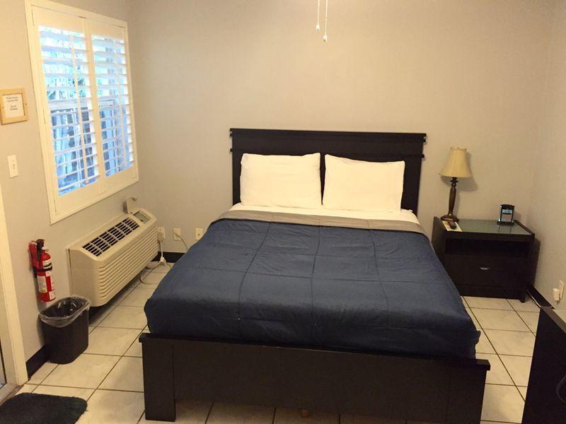 Deluxe Queen Room with Garden View